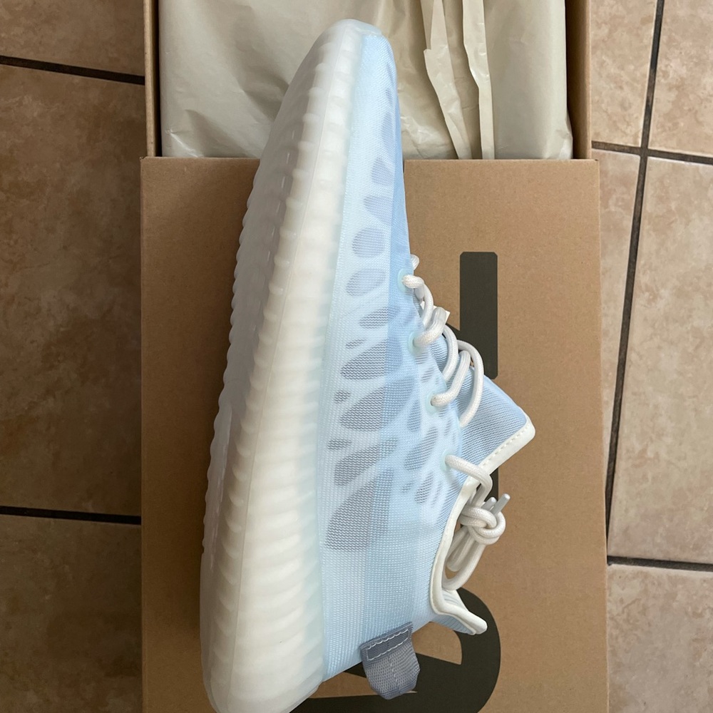 Yeezy Boost 350 v2 mono ice